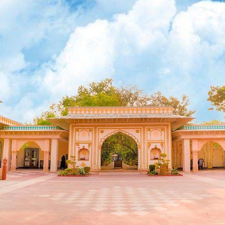 Club Mahindra Bharatpur Hotel Bagian luar foto