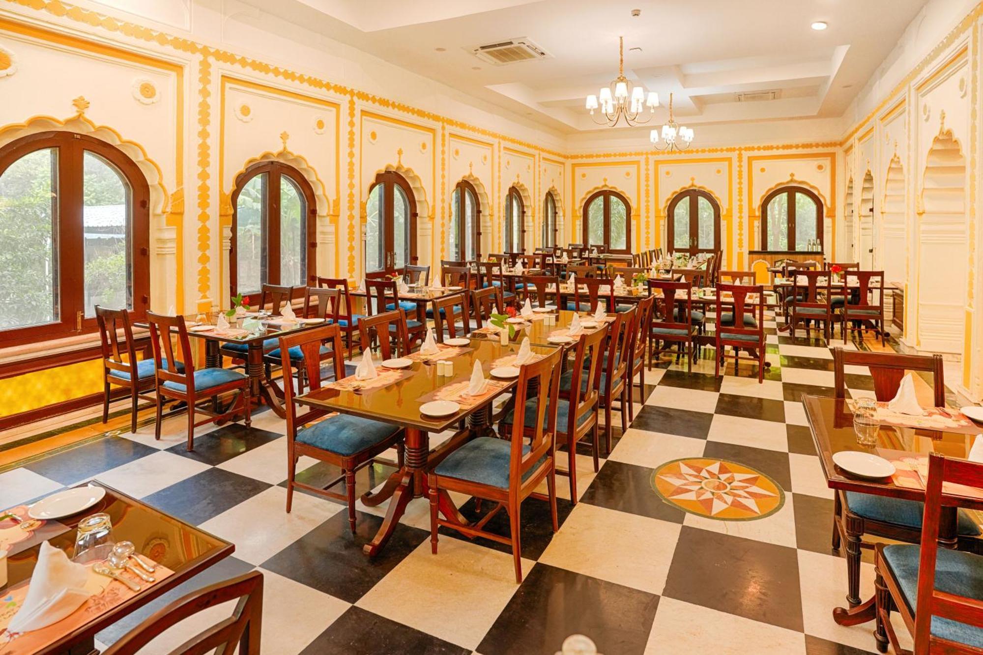 Club Mahindra Bharatpur Hotel Bagian luar foto