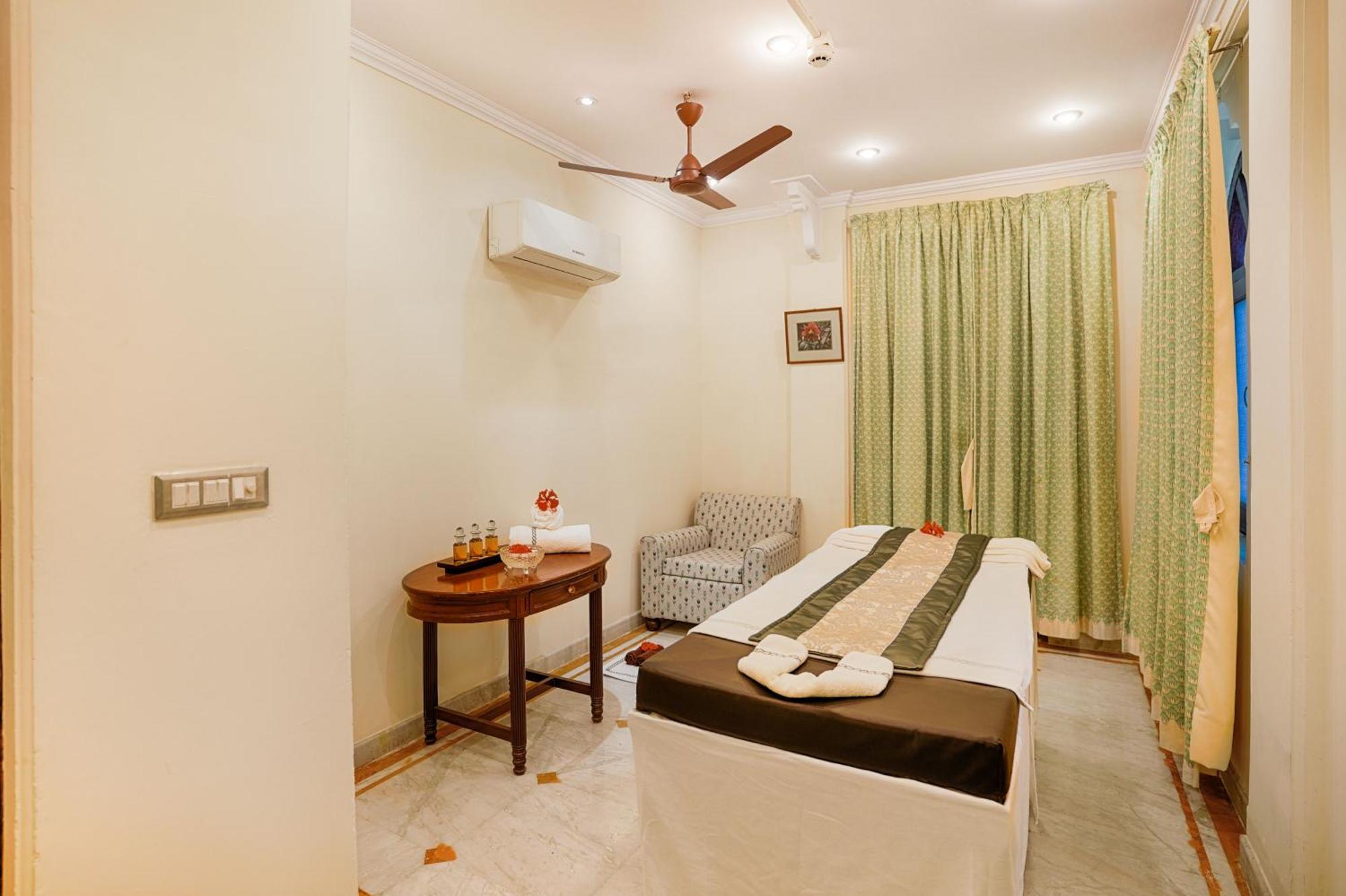 Club Mahindra Bharatpur Hotel Bagian luar foto
