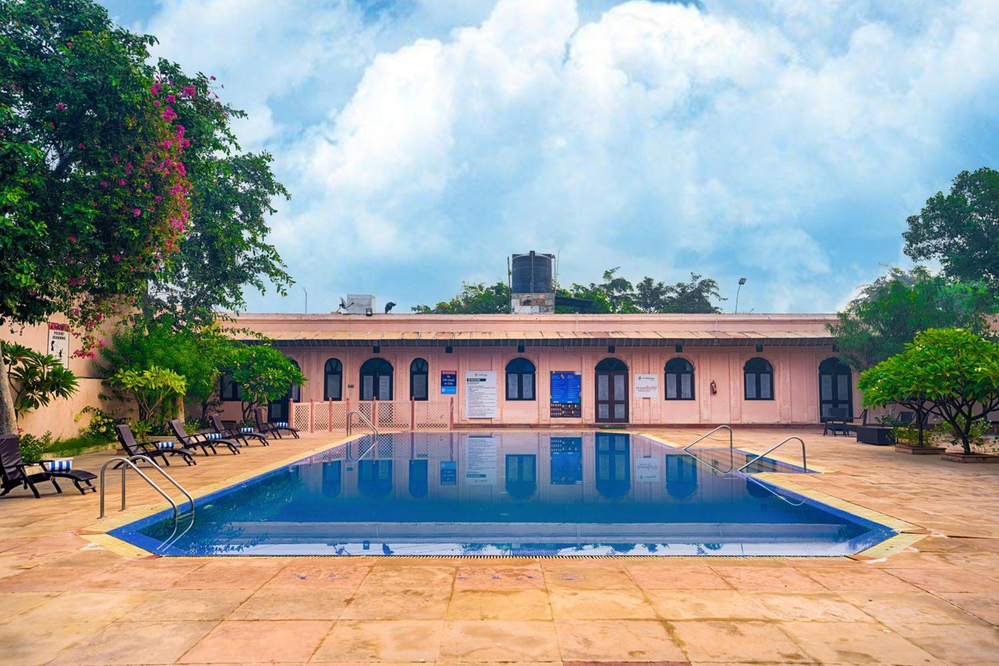 Club Mahindra Bharatpur Hotel Bagian luar foto