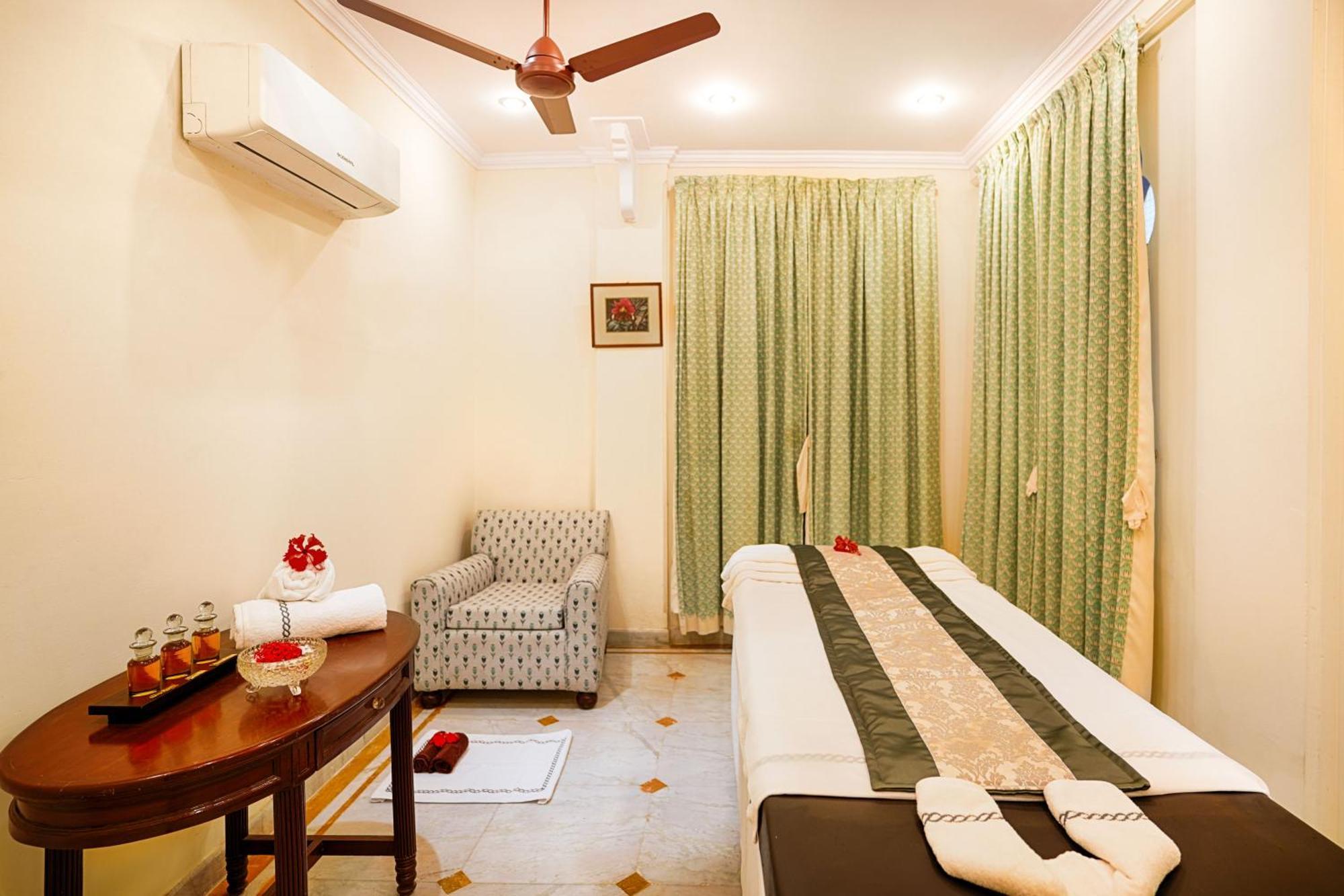 Club Mahindra Bharatpur Hotel Bagian luar foto