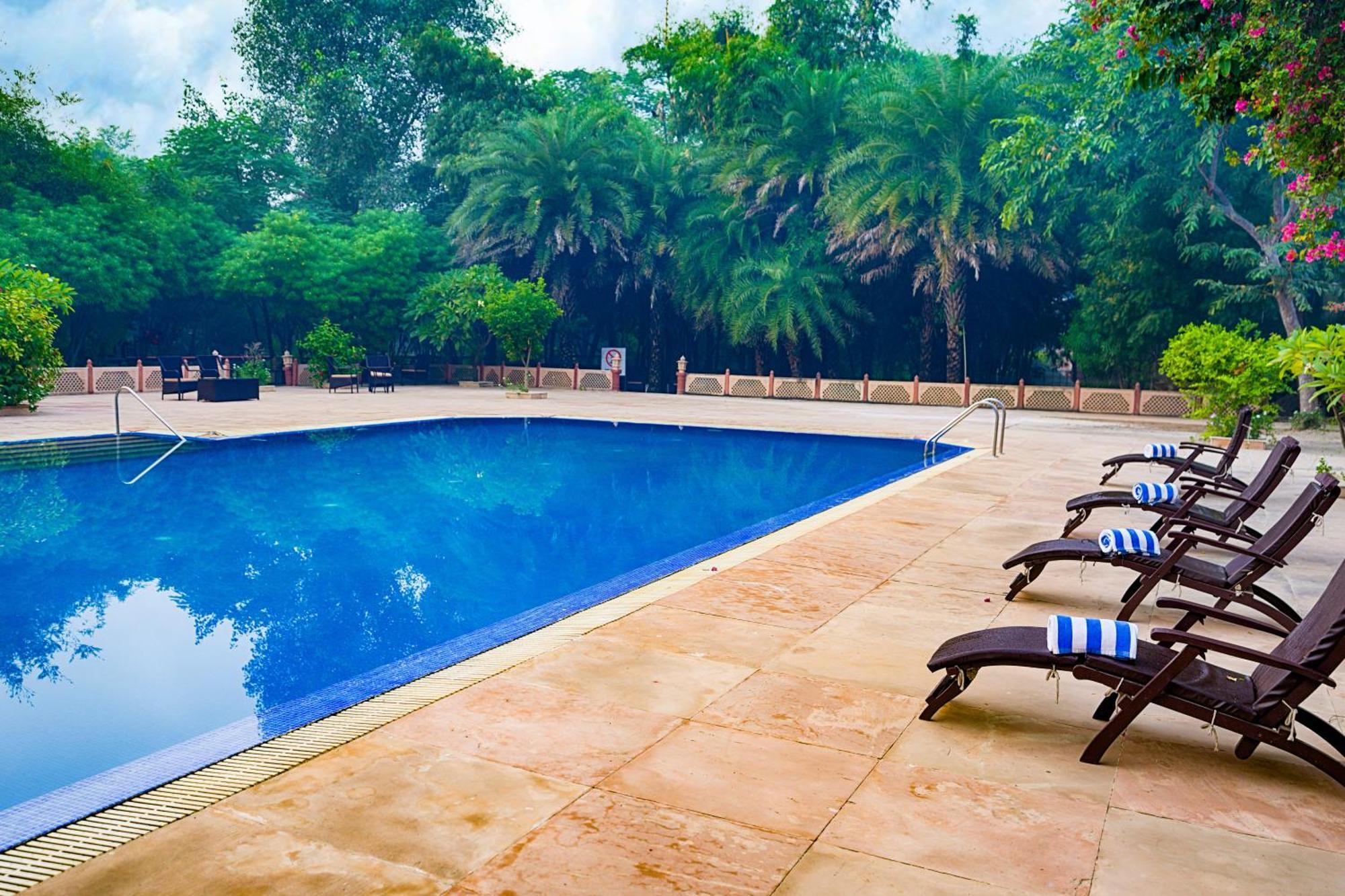 Club Mahindra Bharatpur Hotel Bagian luar foto