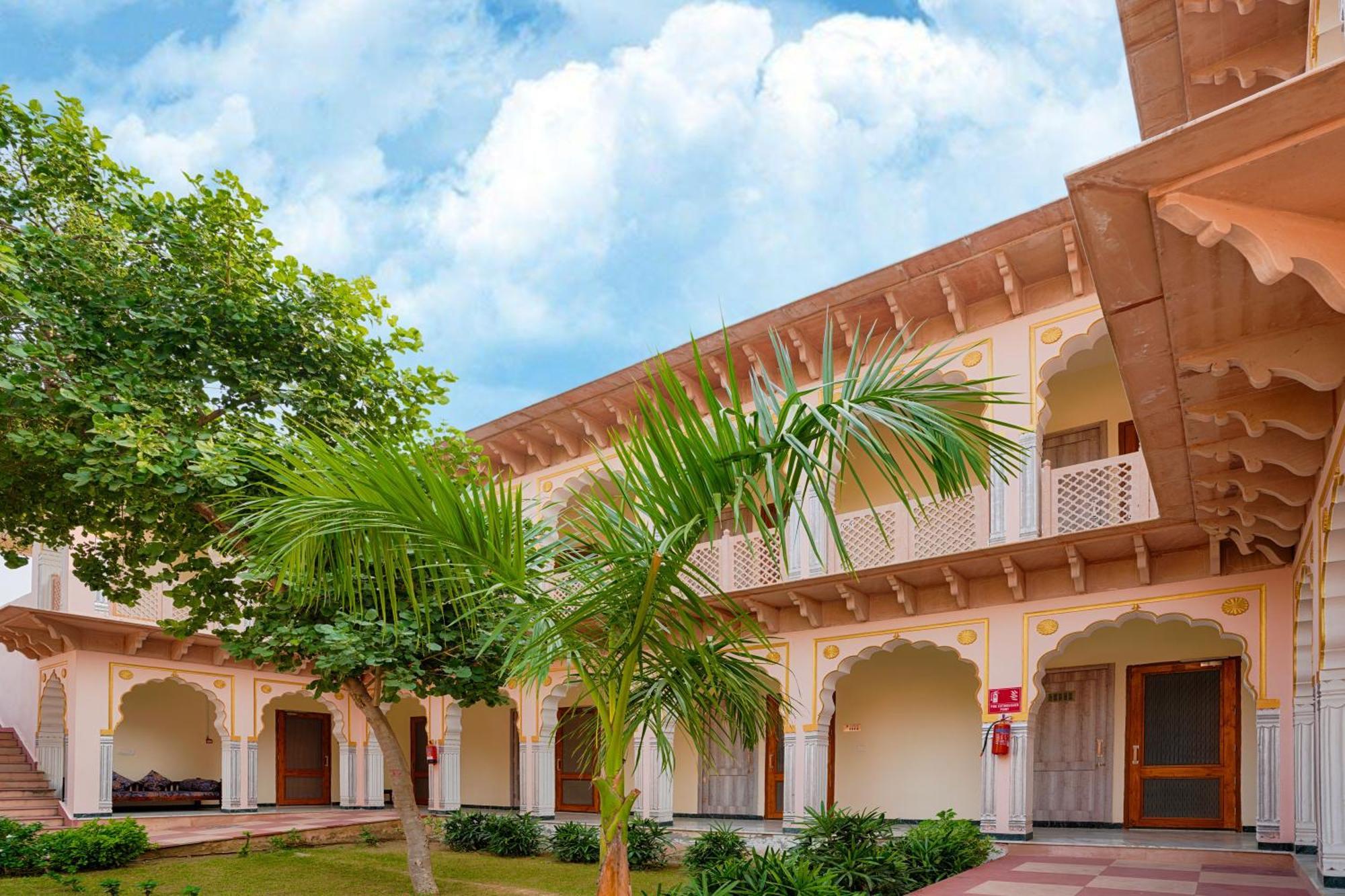 Club Mahindra Bharatpur Hotel Bagian luar foto