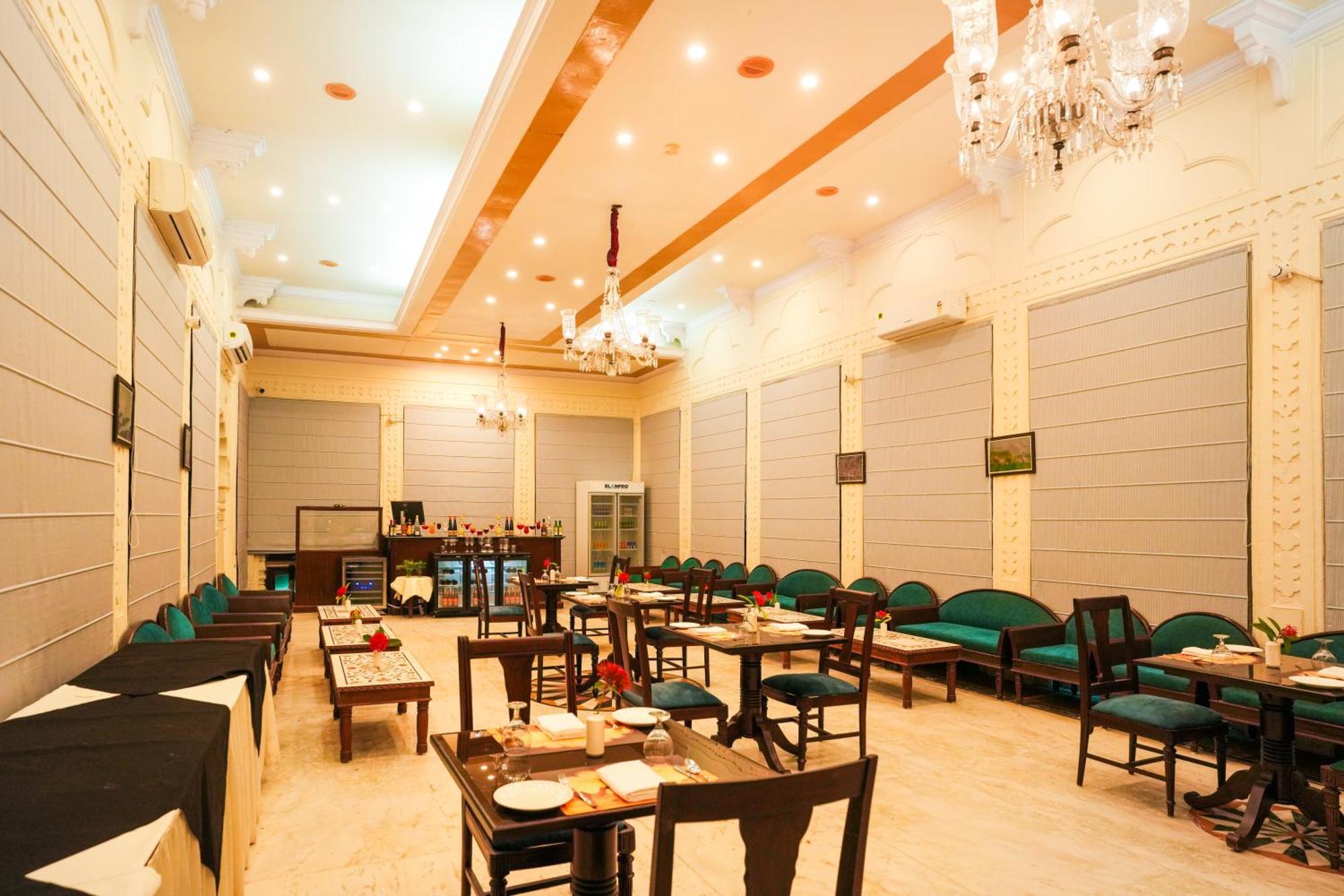Club Mahindra Bharatpur Hotel Bagian luar foto