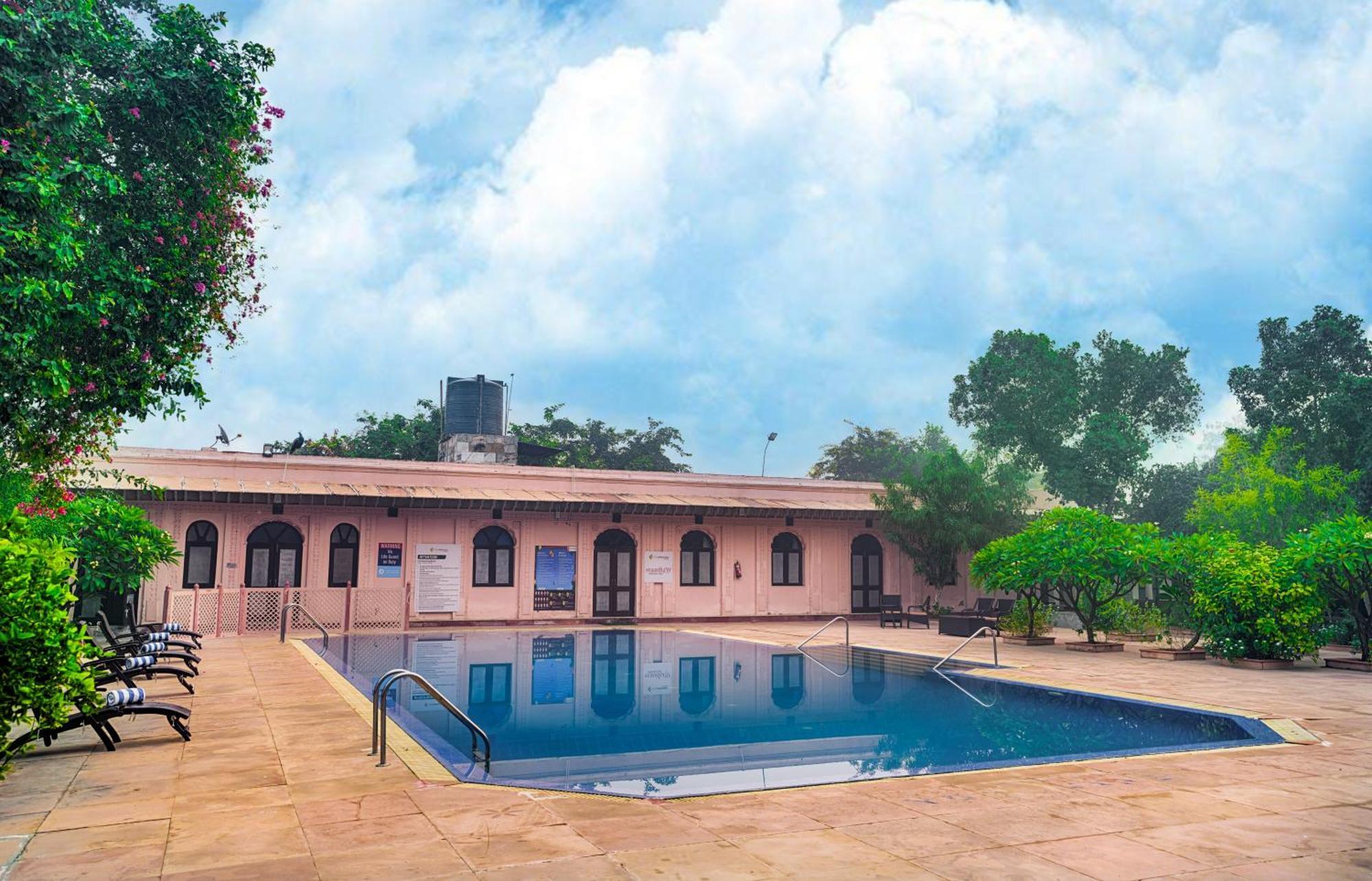 Club Mahindra Bharatpur Hotel Bagian luar foto
