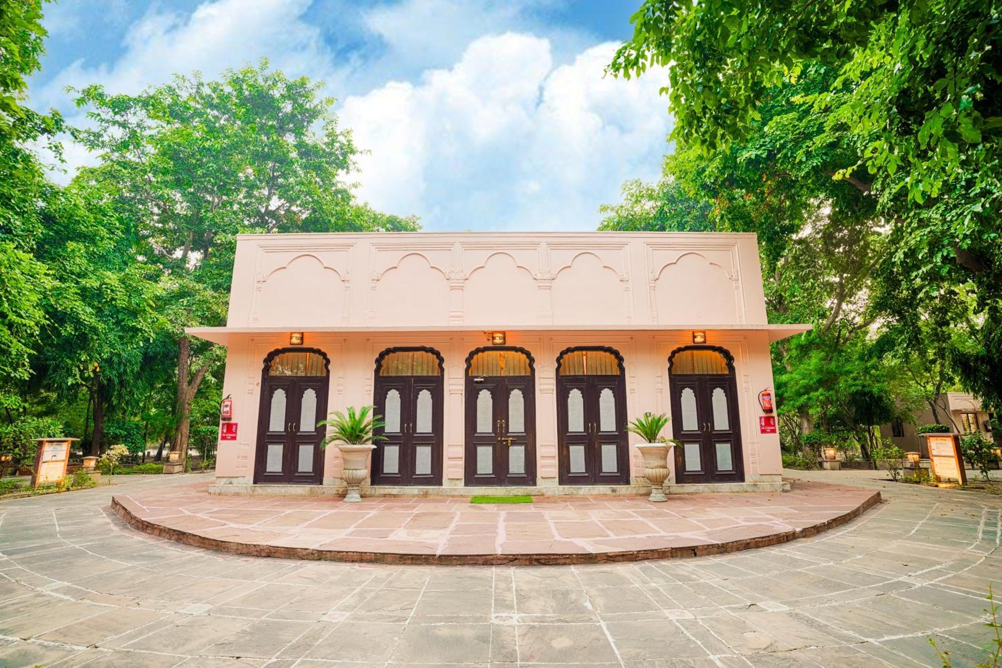Club Mahindra Bharatpur Hotel Bagian luar foto