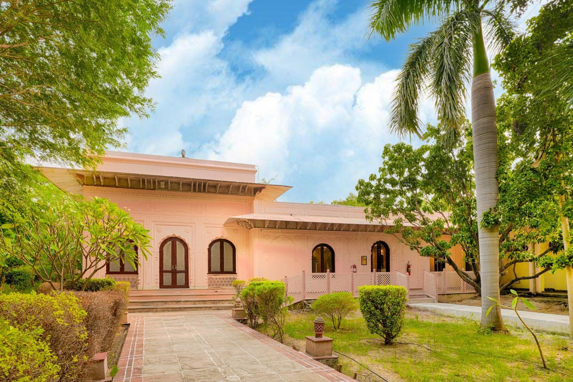 Club Mahindra Bharatpur Hotel Bagian luar foto