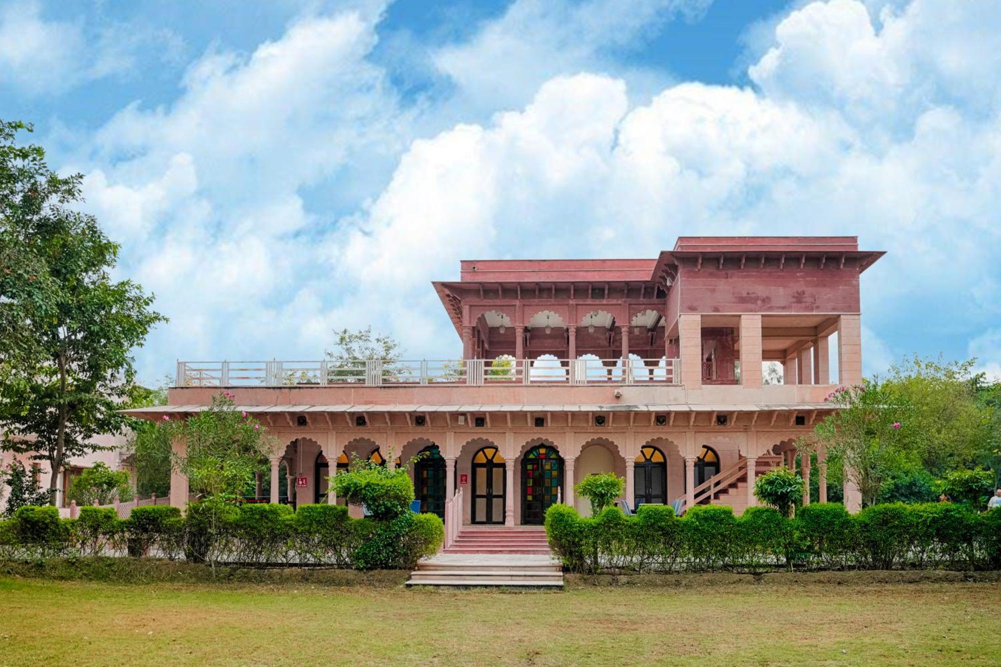 Club Mahindra Bharatpur Hotel Bagian luar foto