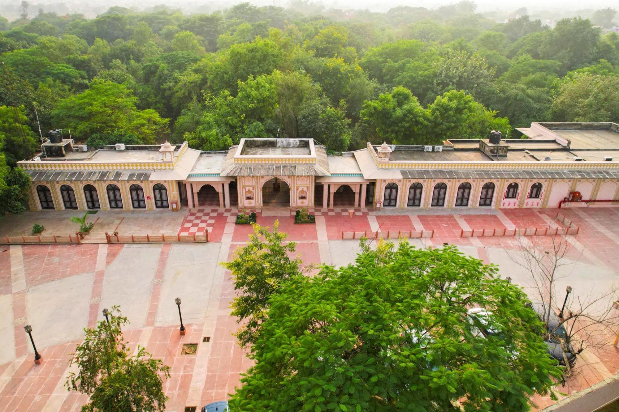 Club Mahindra Bharatpur Hotel Bagian luar foto