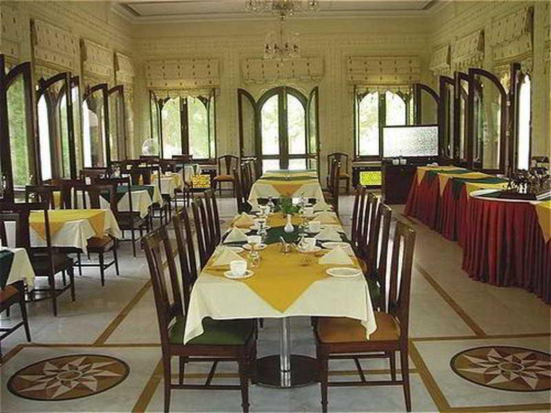 Club Mahindra Bharatpur Hotel Restoran foto